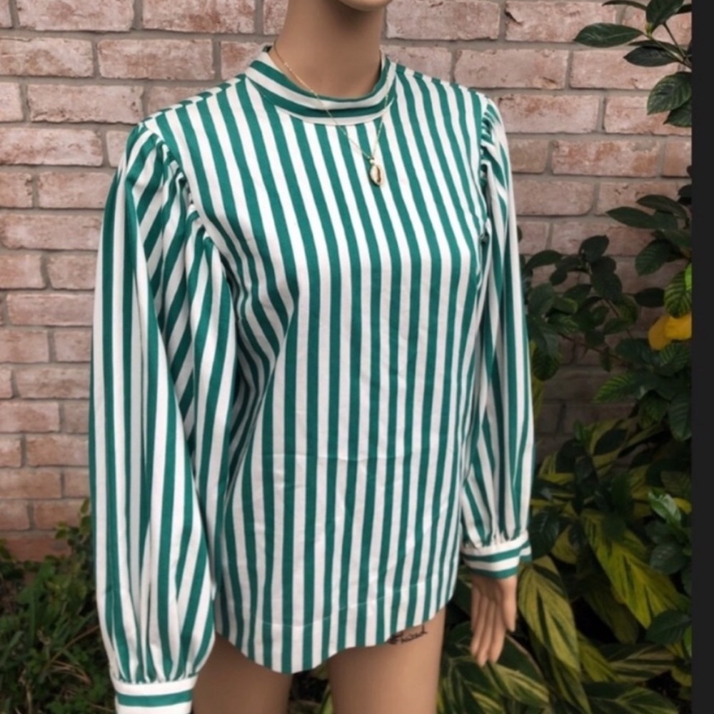 TopShop 2/$22 Women’s Top Size 4 Long Sleeve Green